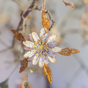 White Metal Daisy