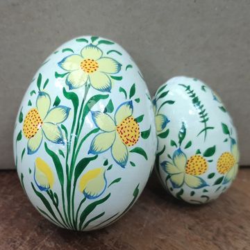 Cream Primrose Hand Crafted Egg