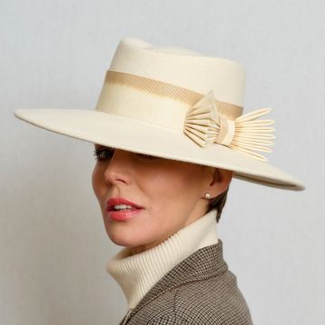 Clotted Cream Starfish Bow Trilby