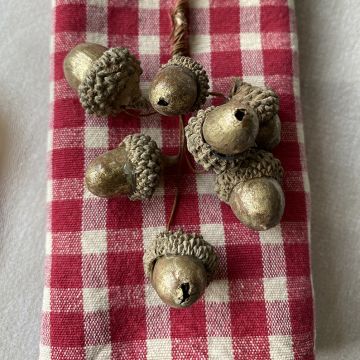 Gold Acorn Jute Hanger