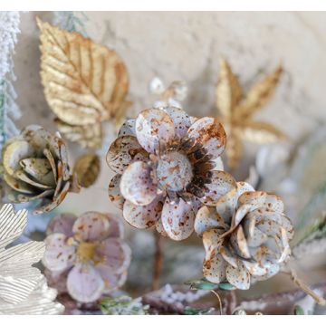 Green Metal Flower Bunch