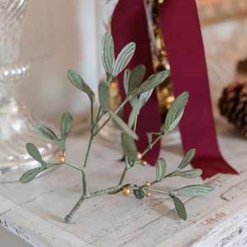 Green Metal Mistletoe