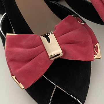 Old Fuchsia Suede and Metal Bow