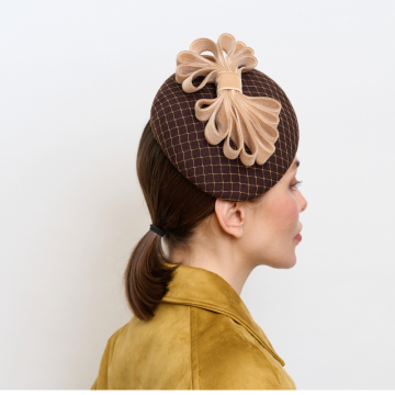 Mole Heap Vintage Veilled Percher