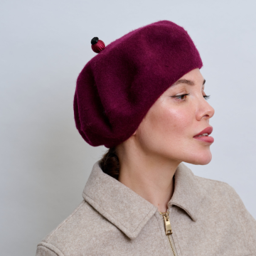 Dark Amaryllis Beret