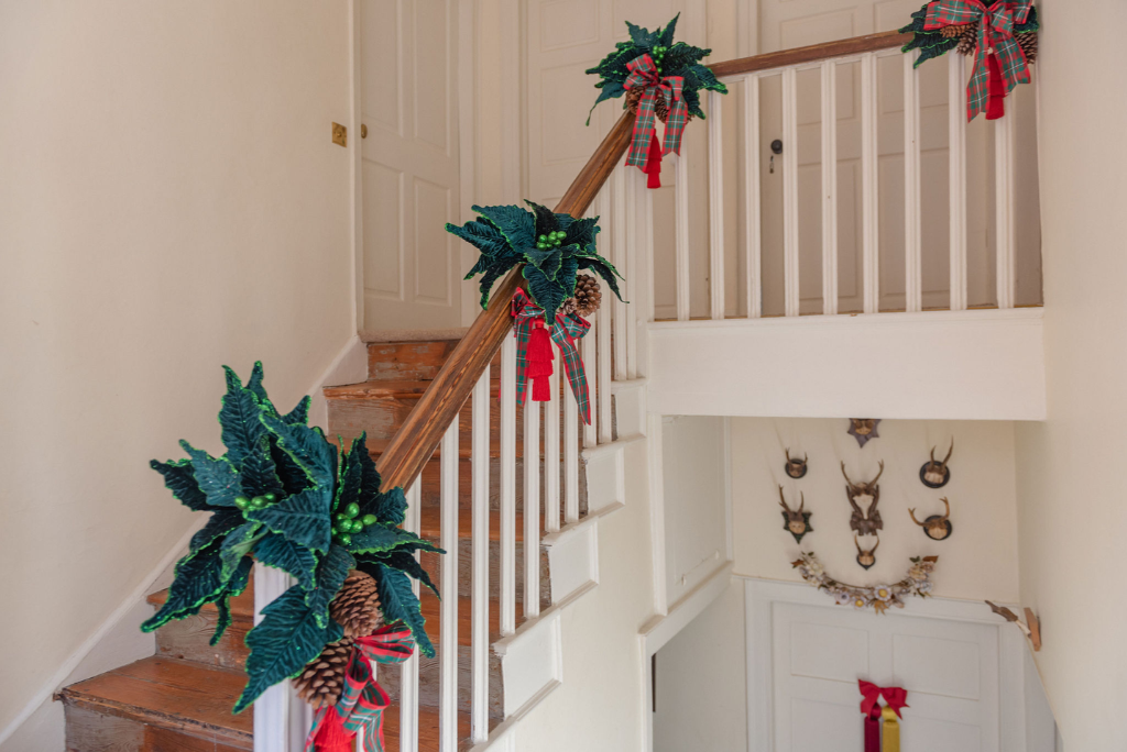 Christmas staircase decoration