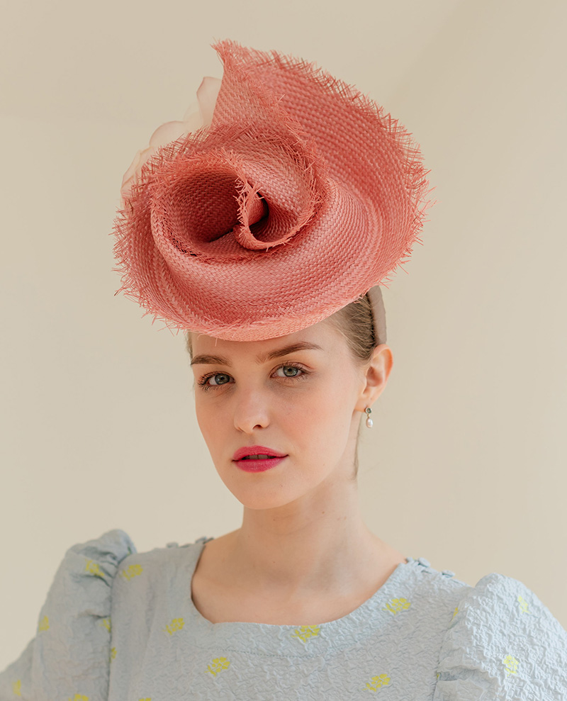 Statement hat